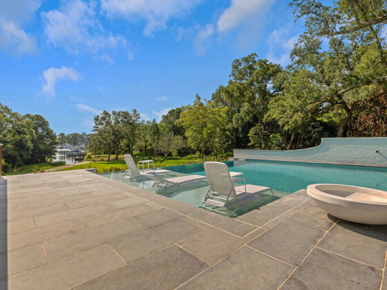 1112 Hellmers Ln, Ocean Springs, MS
