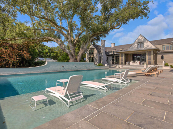 1112 Hellmers Ln, Ocean Springs, MS