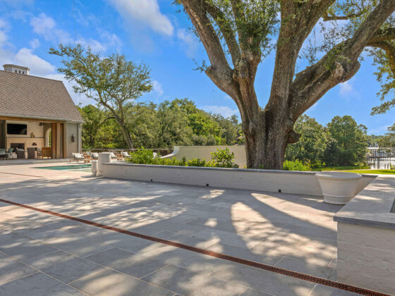 1112 Hellmers Ln, Ocean Springs, MS
