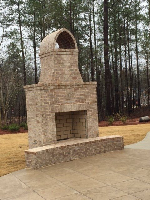 FireRock outdoor fireplace with Seaside white brick and ivory mortar